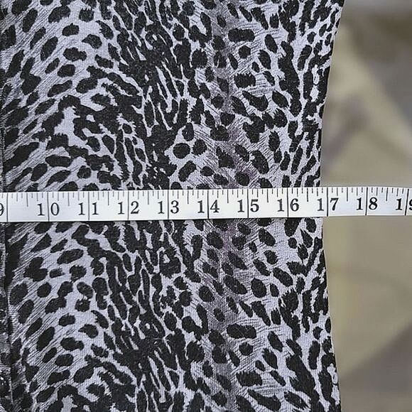 Nina Leonard grey cheetah print soft ribbed cardigan Size M - Picture 11 of 14